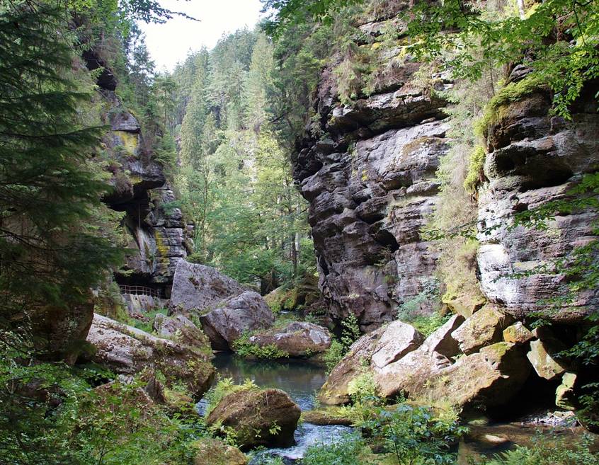 Wandern zum Prebischtor ist mit einer Bootsfahrt in der Kammnitzklamm verbunden